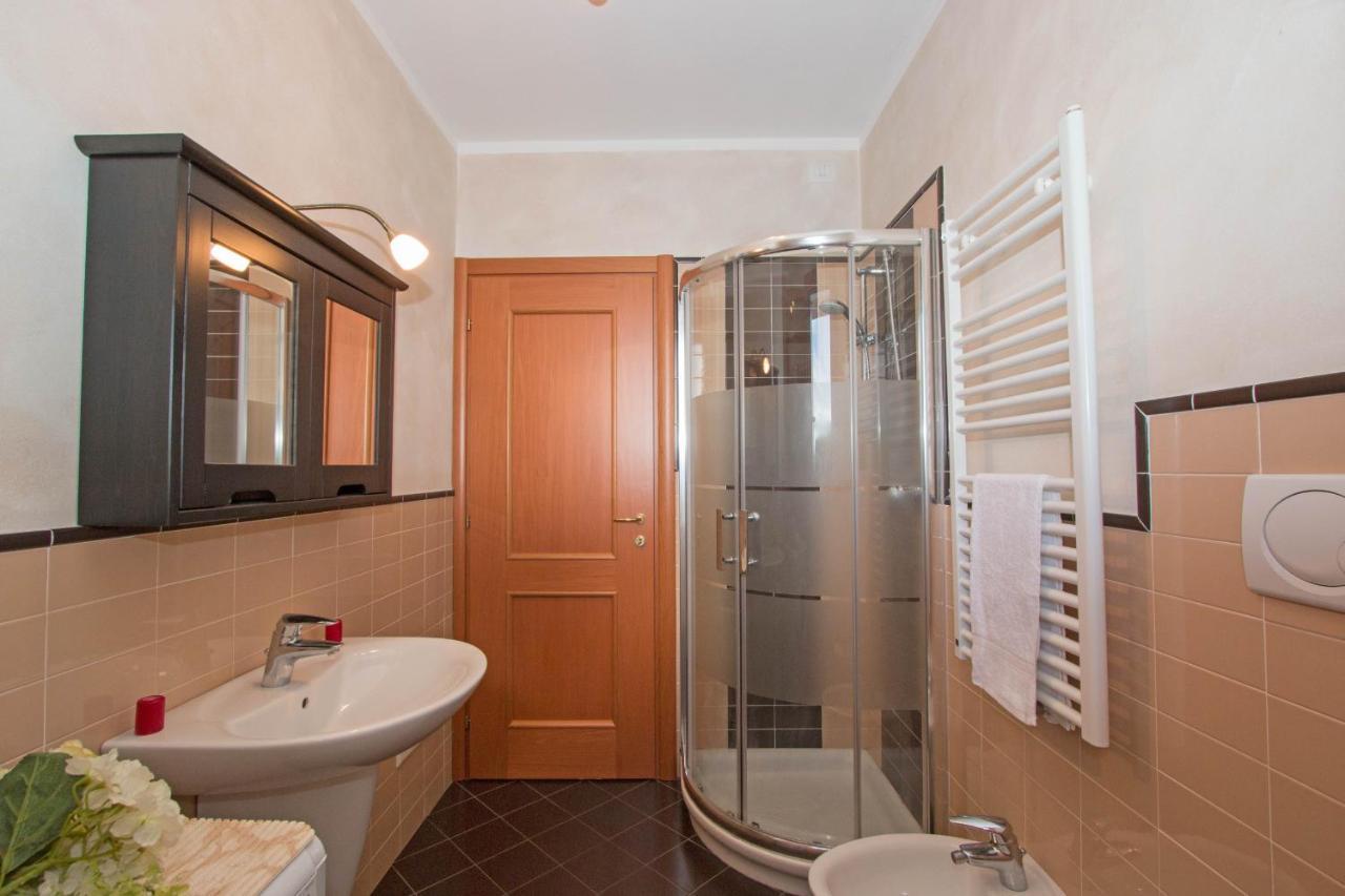 Baglio Degli Ulivi 3 Apartment By Wonderful Italy Sirmione Bagian luar foto