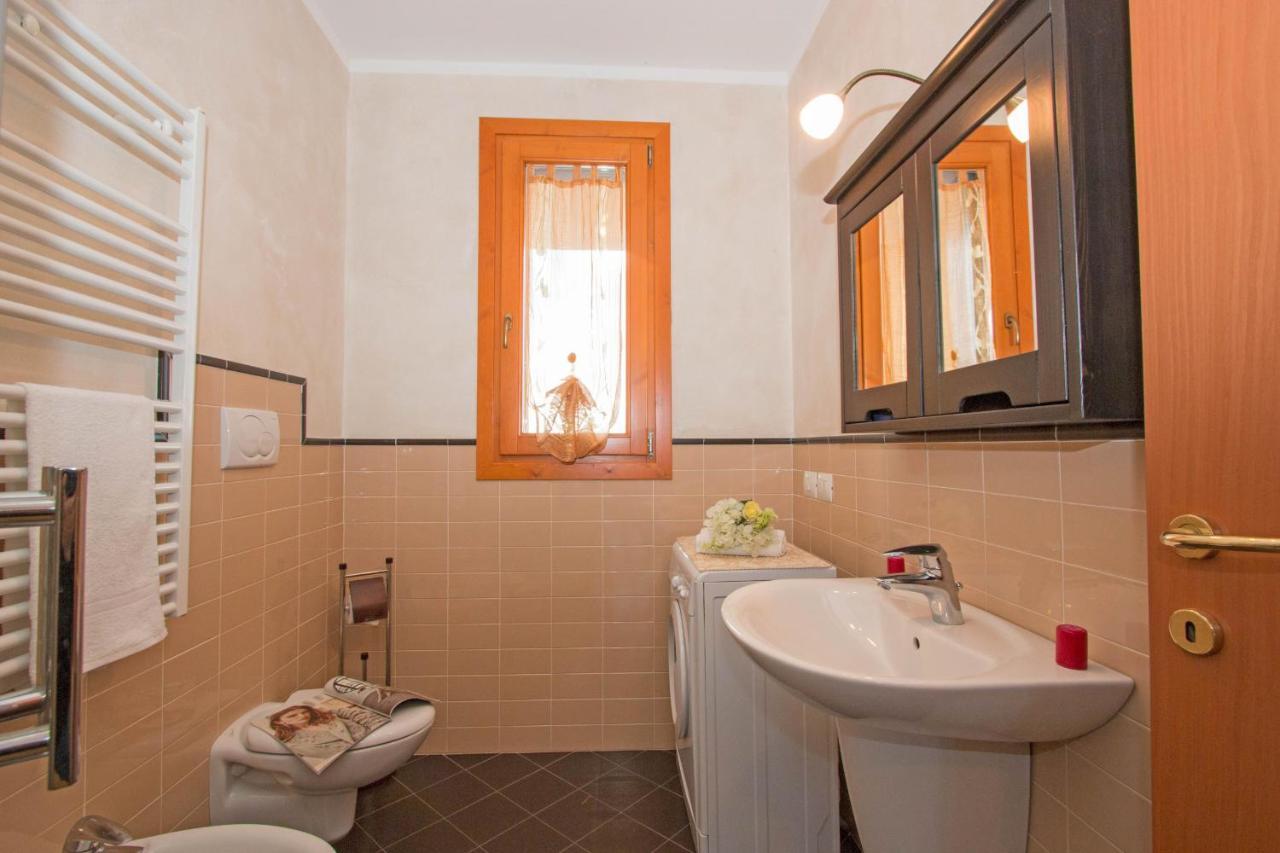 Baglio Degli Ulivi 3 Apartment By Wonderful Italy Sirmione Bagian luar foto