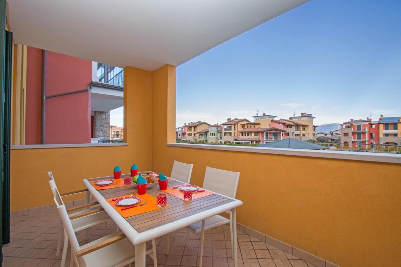 Baglio Degli Ulivi 3 Apartment By Wonderful Italy Sirmione Bagian luar foto