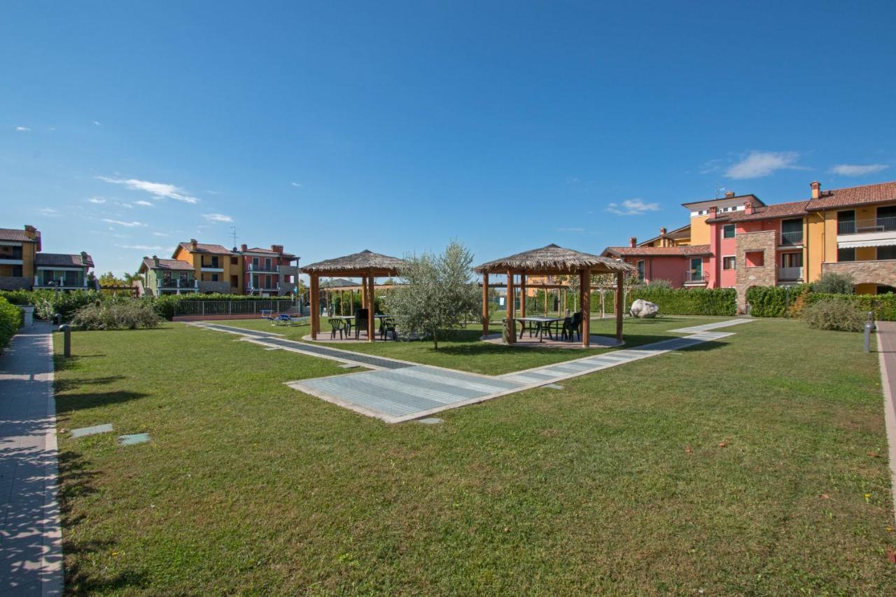 Baglio Degli Ulivi 3 Apartment By Wonderful Italy Sirmione Bagian luar foto